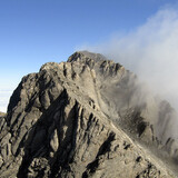 Pohled z vrcholku Skala na Mytikas (zdroj wikipedia)