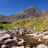 Carrauntoohil a říčka Geadach za pěkného počasí