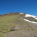 Na konci hřebenu je rozcestník nedaleko od vrcholku Alto del Chorrillo (2 721 m)